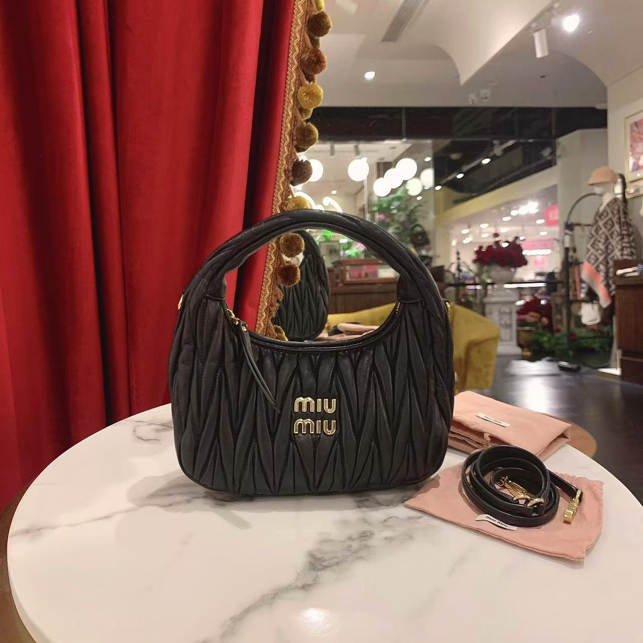 95新 MIU MIU/缪缪 GGS萌萌丨hobo小号黑金单肩包芯片款/18237474