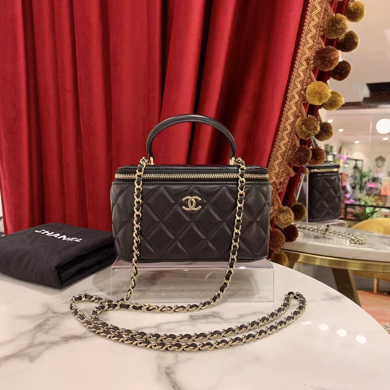 95新 Chanel/香奈儿 皮手柄长盒子黑金47512929定金/总价23900