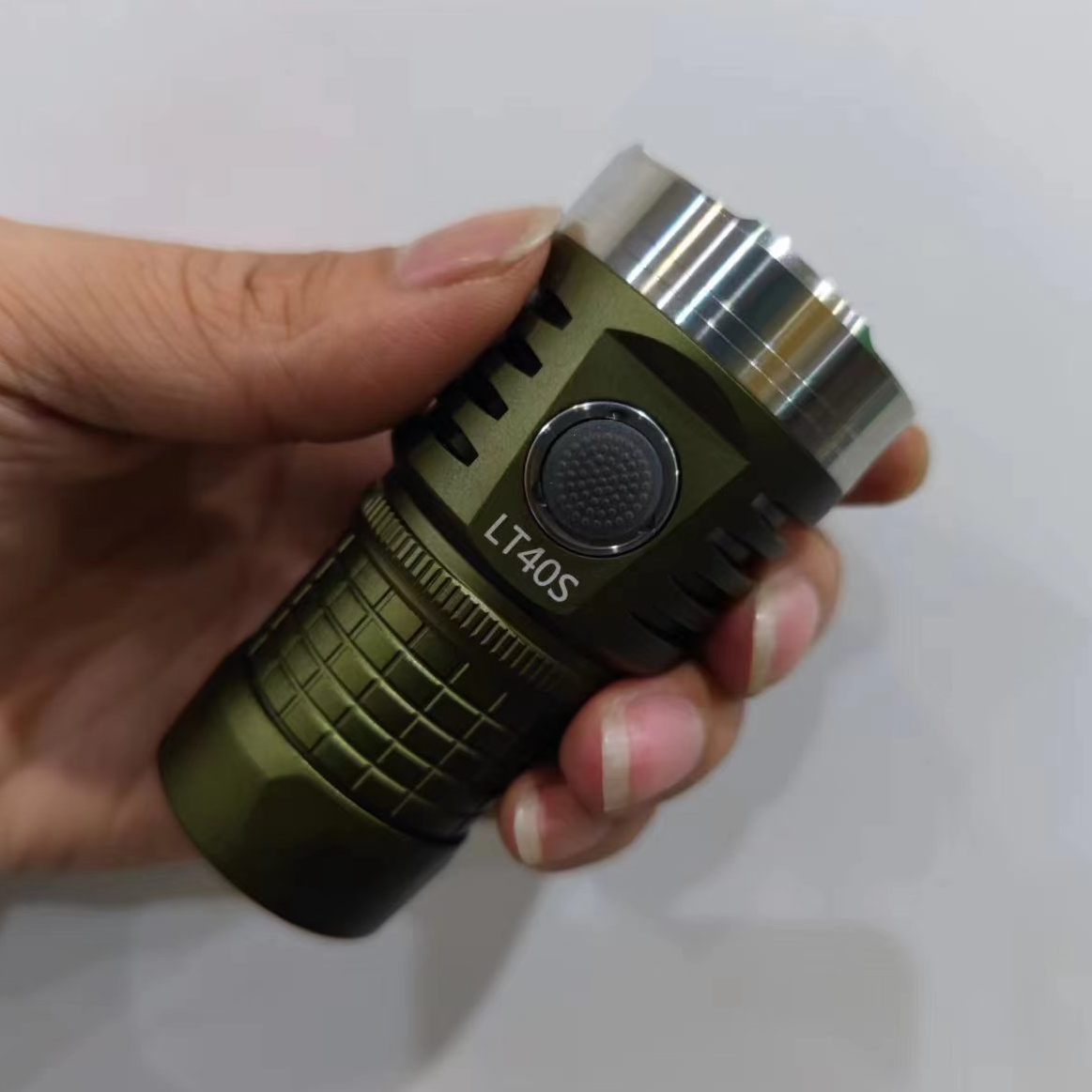 【新品】8600流明 4颗SFT40 远射手电 迈特明酷 LT40S