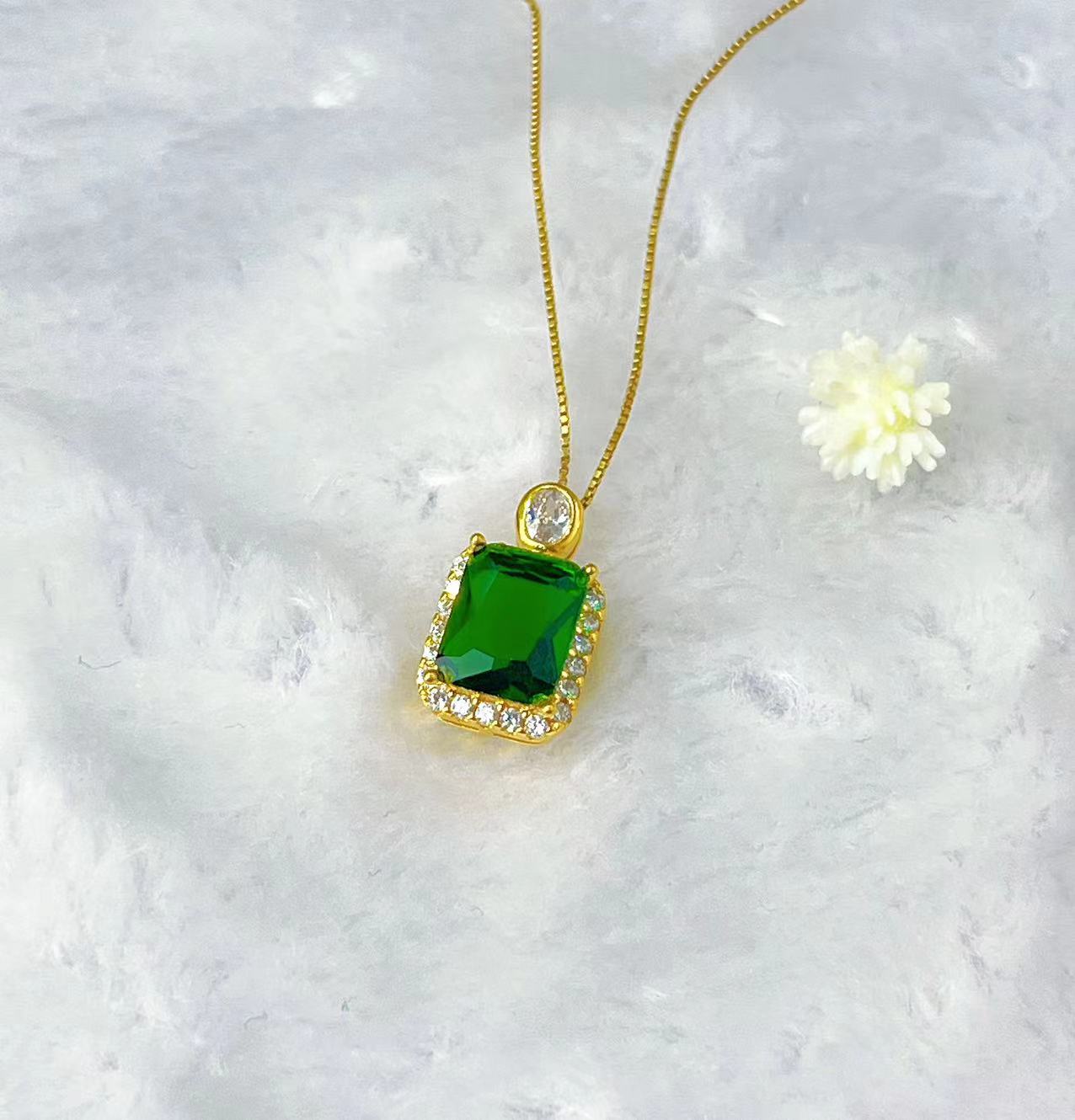 【专柜正品带鉴定证书】18 K 金绿宝石吊坠【小情专属D】