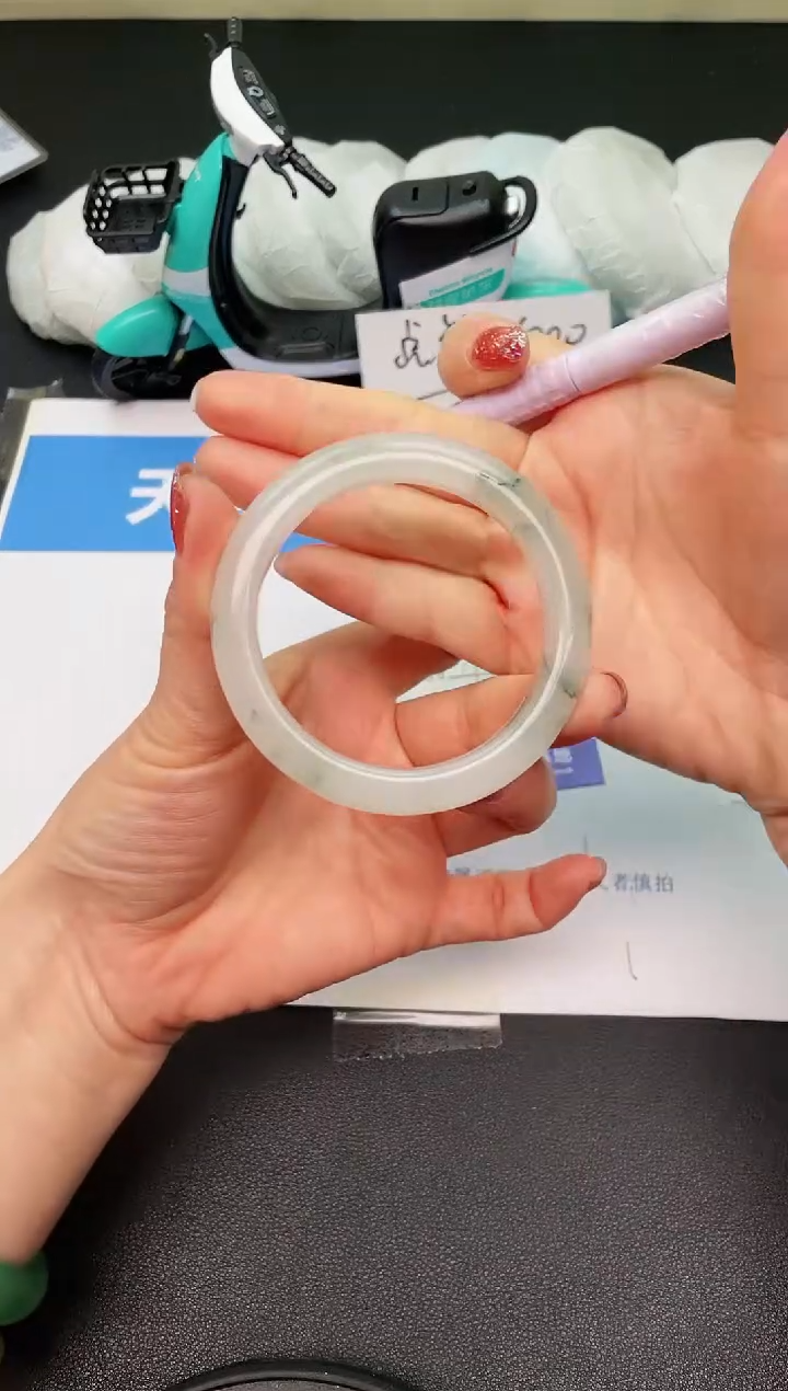 【闪购商品】石英质玉手镯合金34