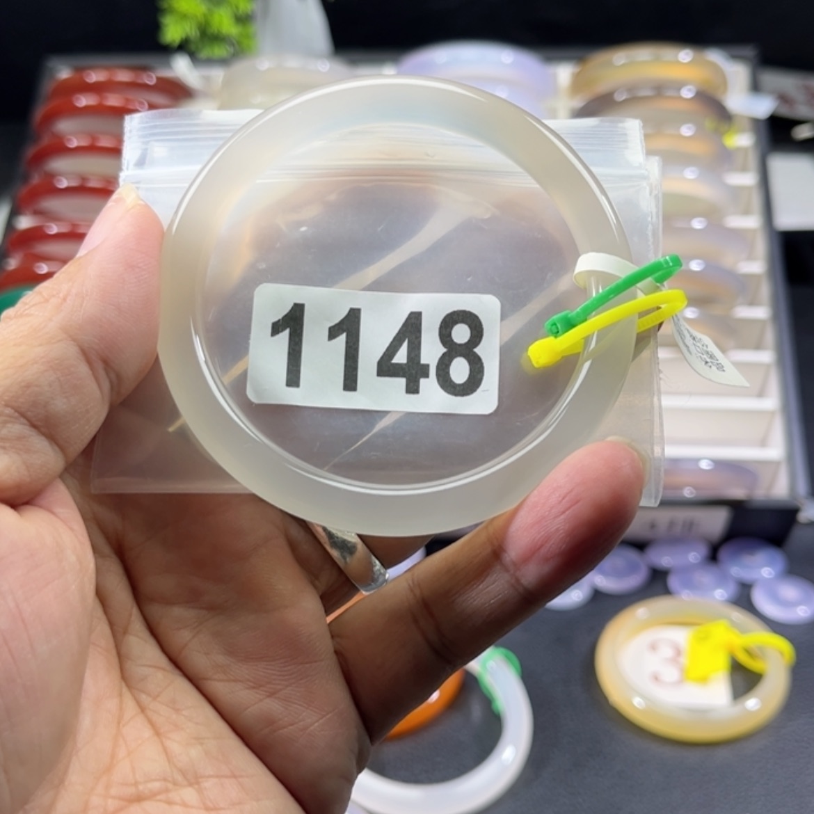 【闪购商品】玛瑙/玉髓手镯未镶嵌小**晴