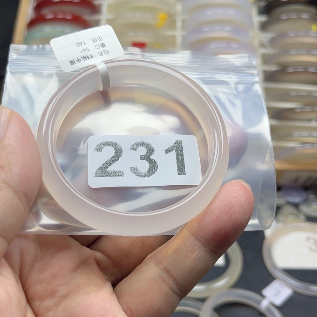 玛瑙/玉髓手镯未镶嵌百***多