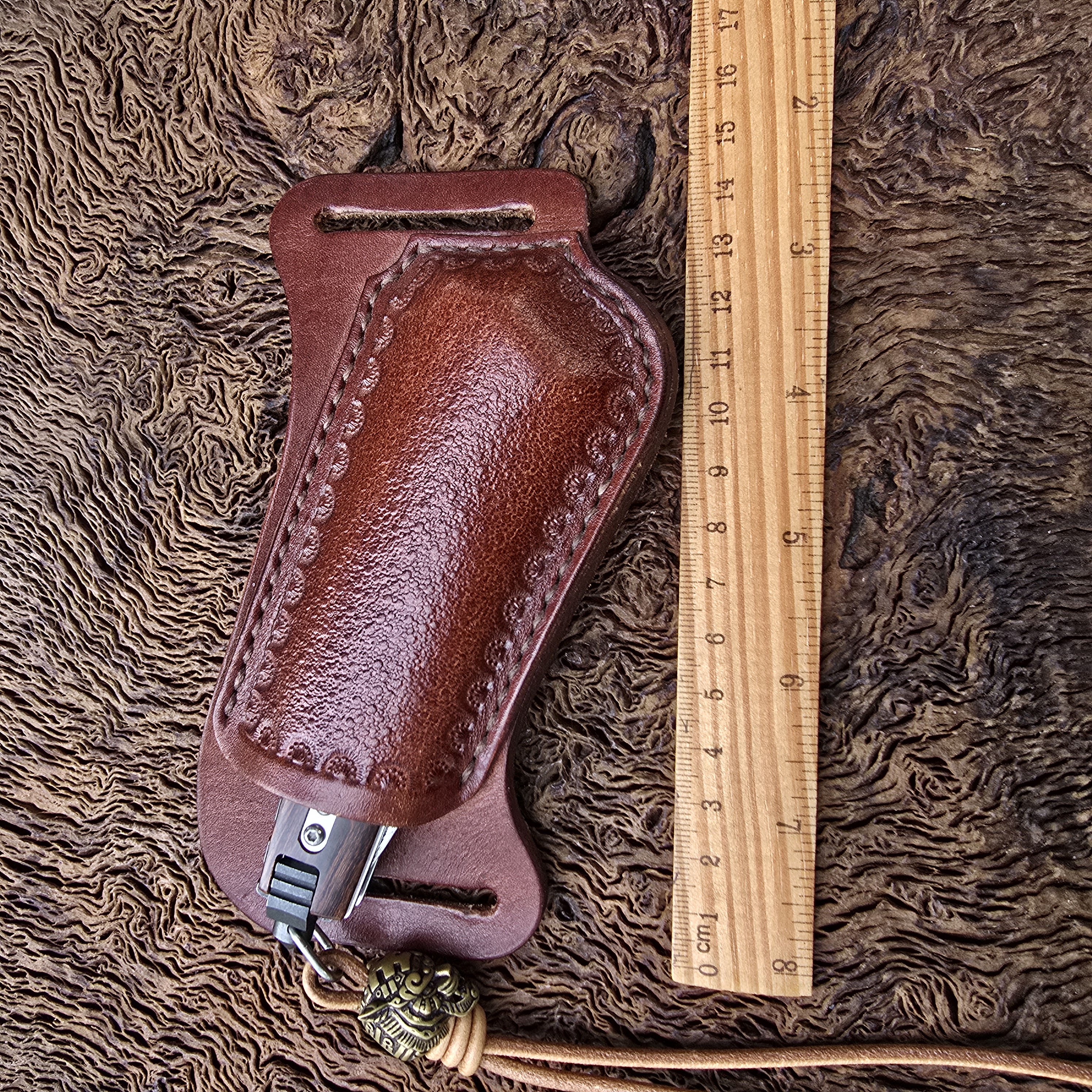 黑游龙植鞣皮手工套包