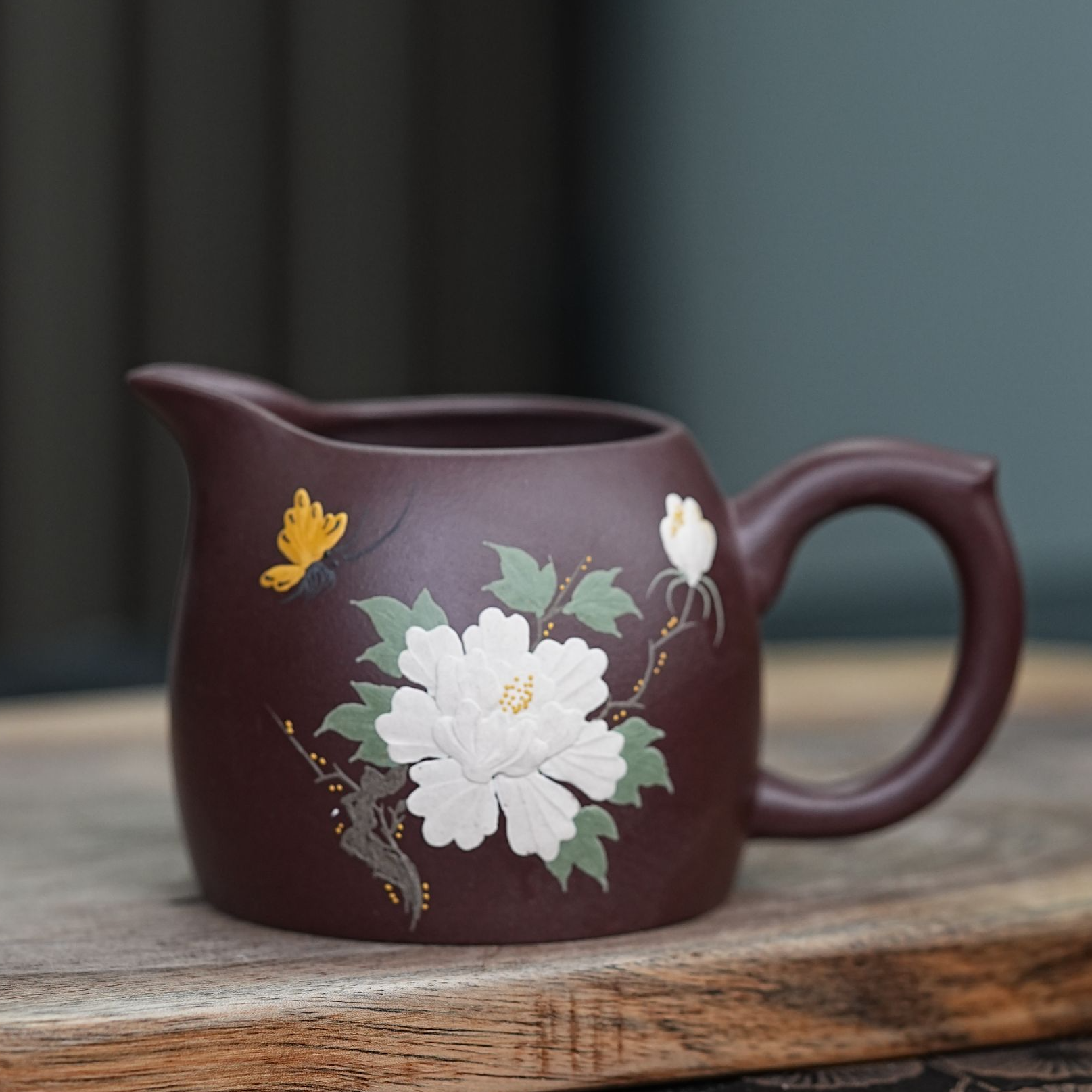 宜兴原矿石红紫砂堆绘玉兰花蝶恋花家用公道杯 NX 051 纯手工