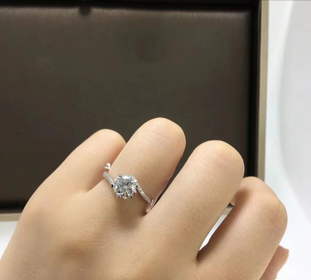 925银莫桑石银制品 【微镶扭臂雪花】D色莫桑石情侣对戒婚戒温柔款