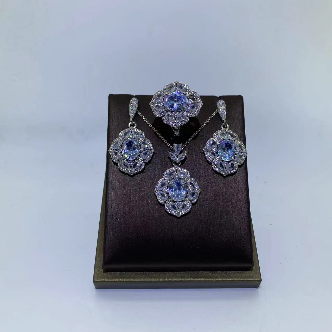 【璀璨星光 光芒万丈】气质时尚吊坠三件套DM45274