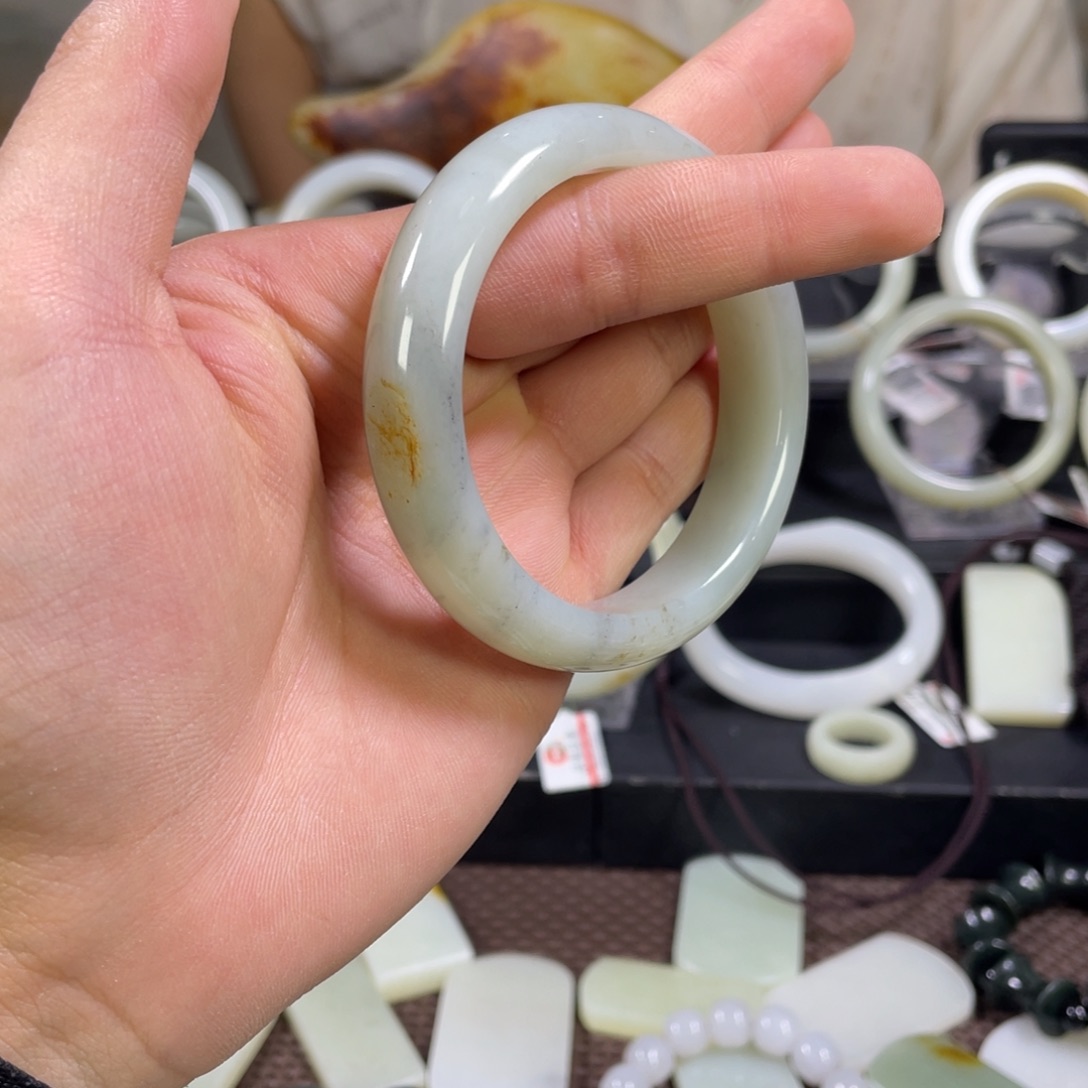 和田玉手镯未镶嵌