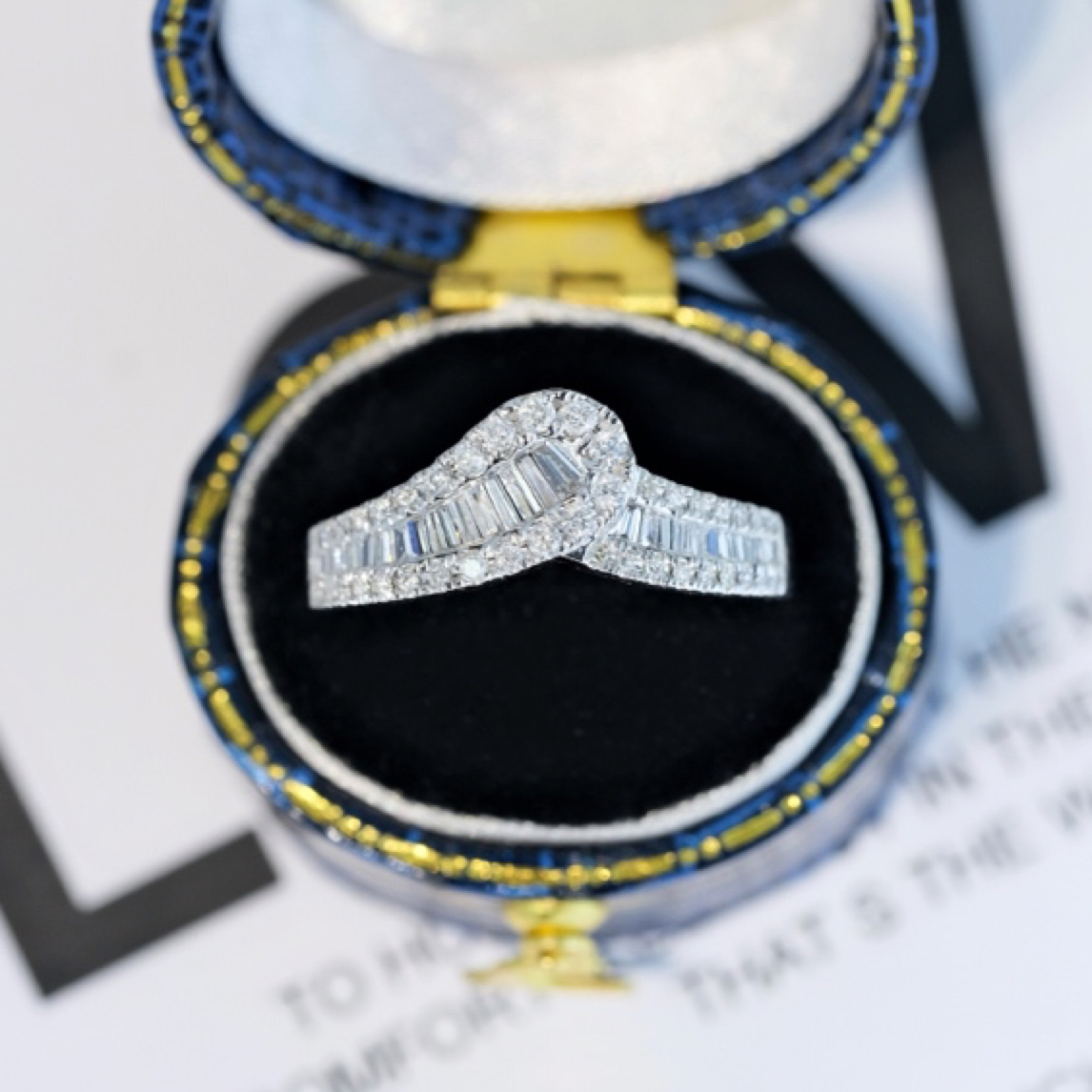 18k金镶钻谢家同款璀璨星河人字戒经典轻奢精致60分