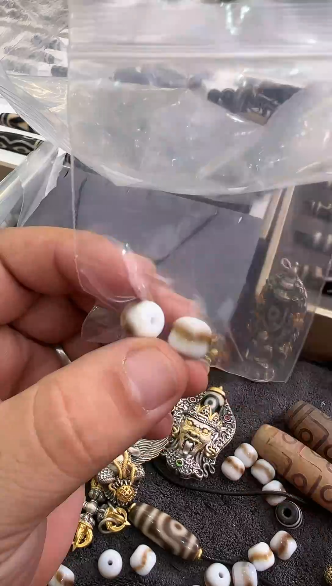 【闪购商品】玛瑙/玉髓虎牙未镶嵌多样性发其一对