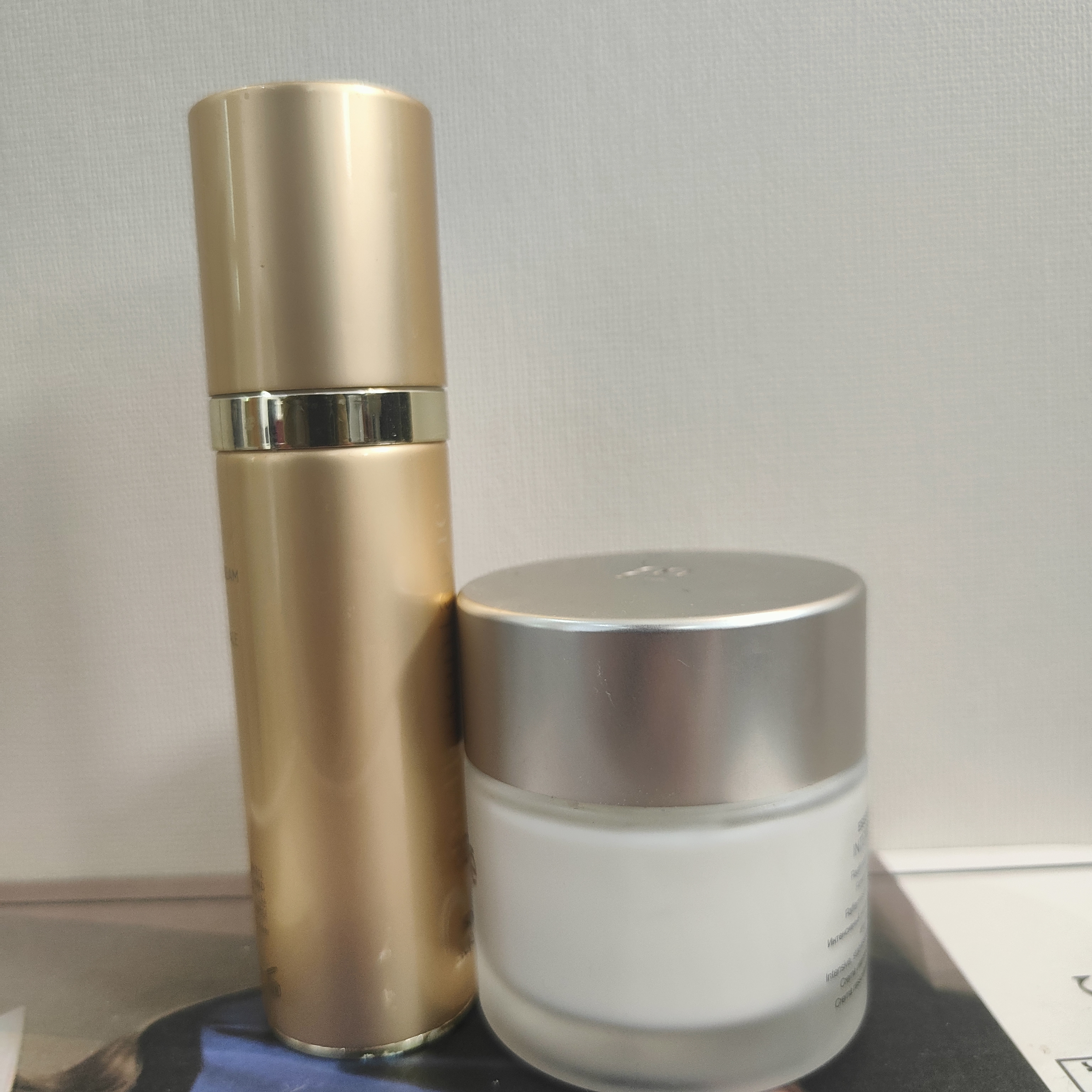 2⃣️二修复精华水润精华 颈 霜