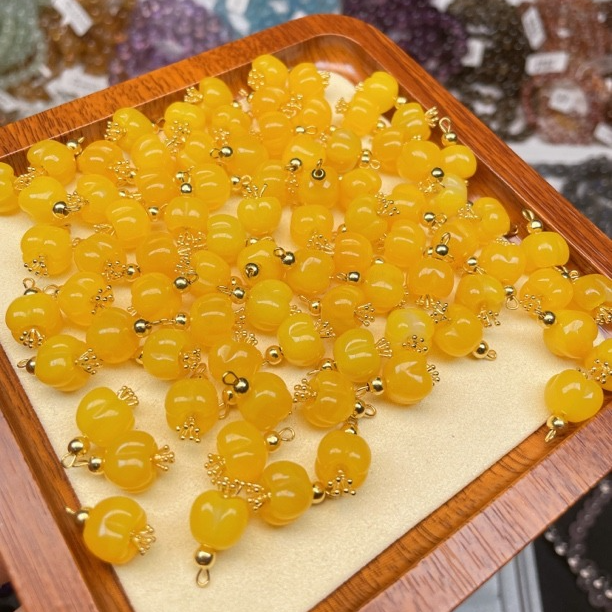 批发天然黄玛瑙桂花吊坠款时尚精品DIY配饰10*16mm百搭气质