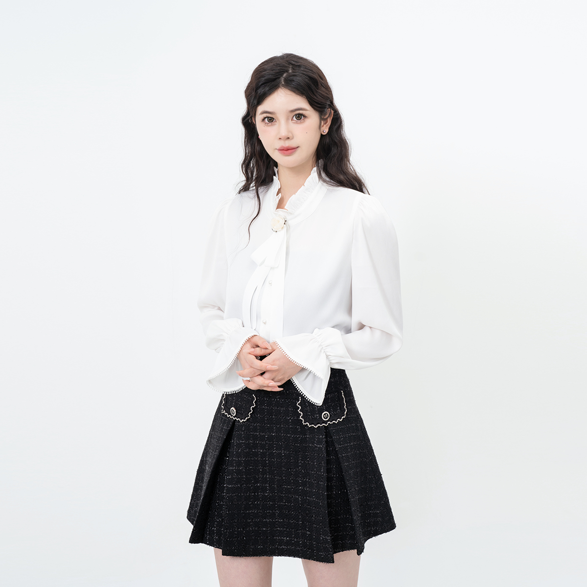 vivi丨2024年夏季时尚设计款长袖简约白色衬衣女M24187