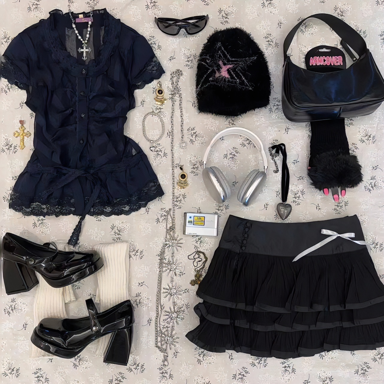 甜美古着吊带蕾丝性感夏季百搭百褶少女短款高腰显瘦黑色时尚气质