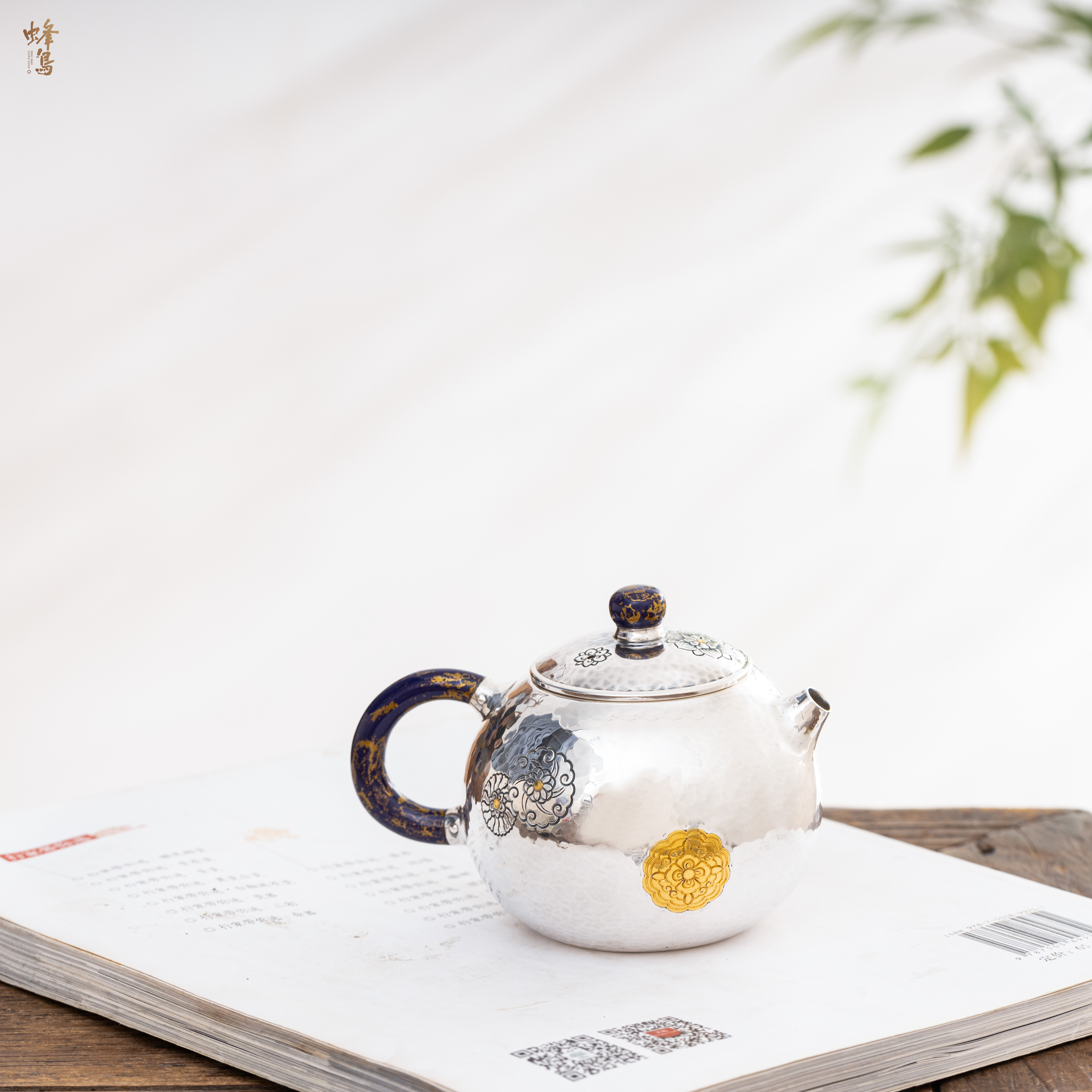 蜂鸟工坊 名匠优选 漆把漆钮錾刻皮球花一块料扁圆小壶 MJYXA1157