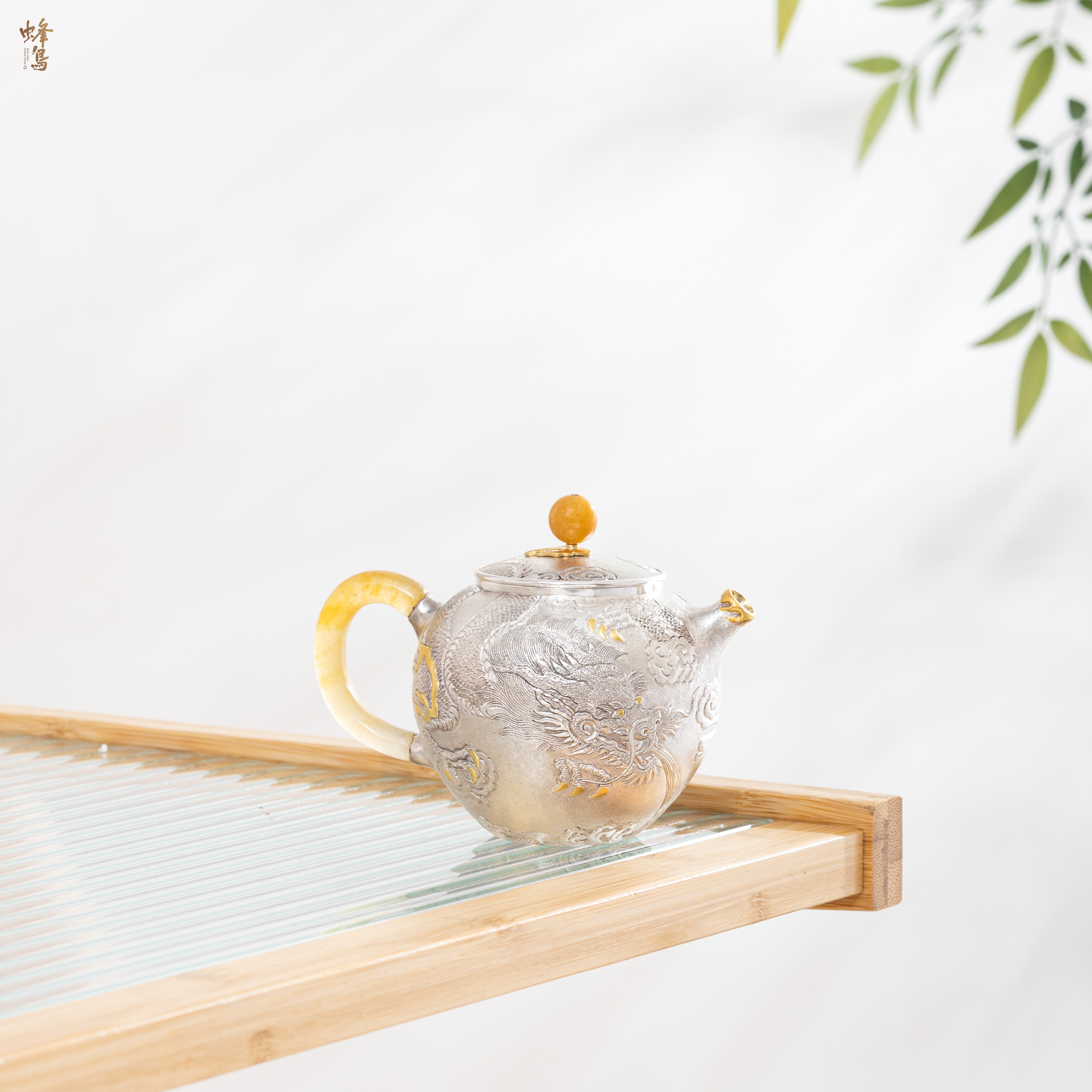 蜂鸟工坊 传承者 贴金一块料錾刻黄龙把龙纹包金嘴小壶 SWA18200