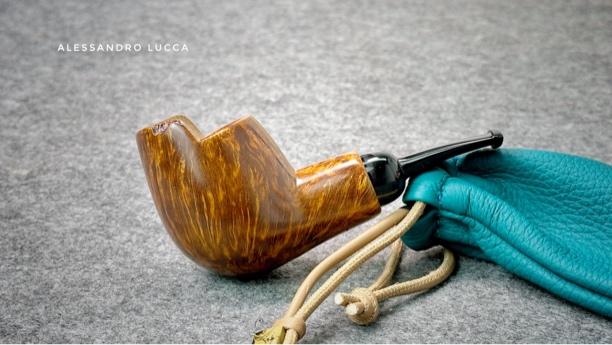 意大利卢卡自由式光面防风帽手工石楠木烟斗