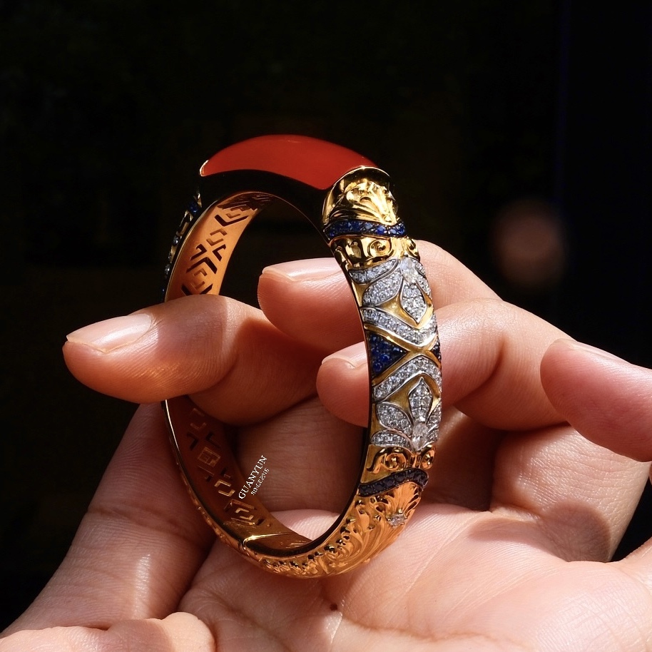 18K金镶嵌南红玛瑙手镯