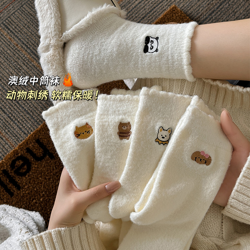 奶白色袜子女秋冬天加厚保暖中筒袜可爱卡通加绒长筒睡眠月子袜潮