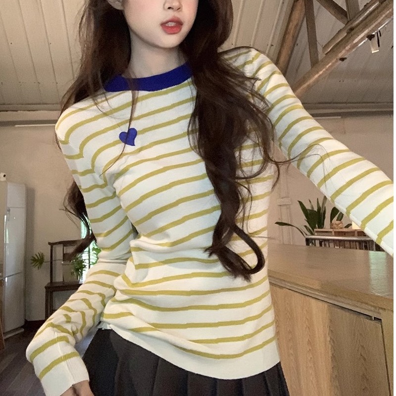 条纹长袖针织打底衫2025早秋百搭修身内搭设计感爱心刺绣女上衣嫩