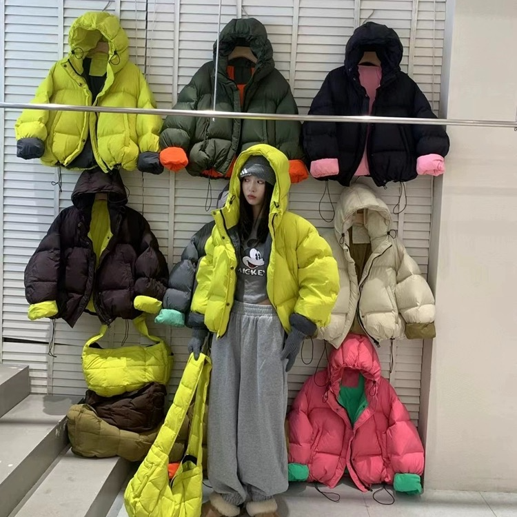 【蕾拉】连帽撞色拼接羽绒服女短款韩版加厚设计感面包服休闲外套
