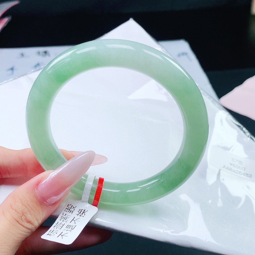 翡翠手镯未镶嵌57圈