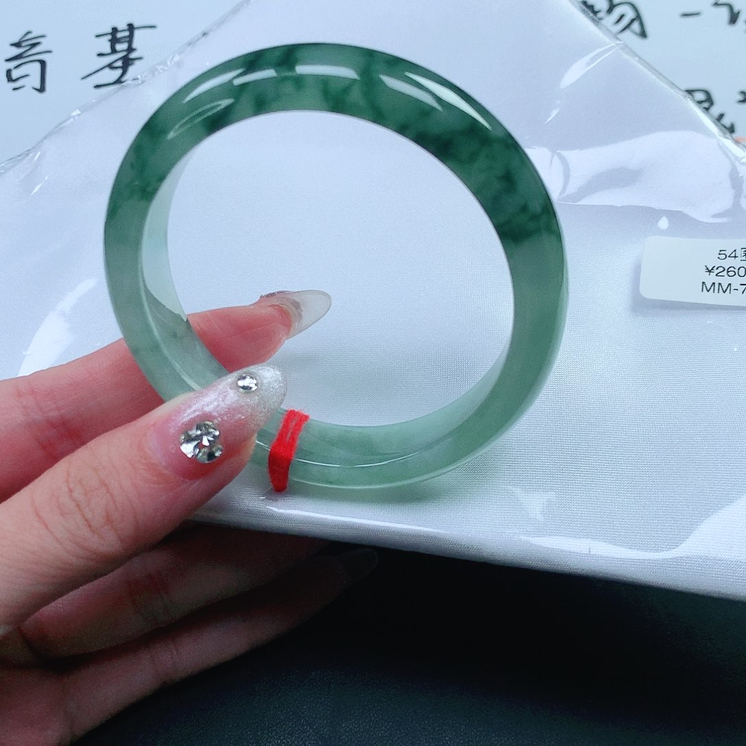 翡翠手镯未镶嵌54圈