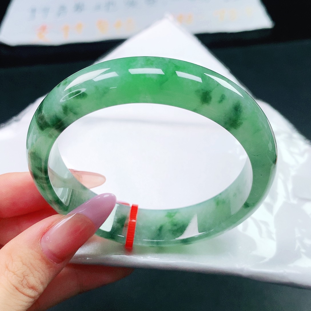 翡翠手镯未镶嵌58圈