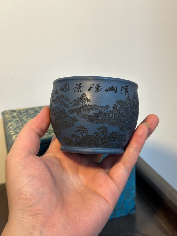 宜兴精品溪山胜景图紫砂大肚将军杯泥料宝石蓝容量180cc