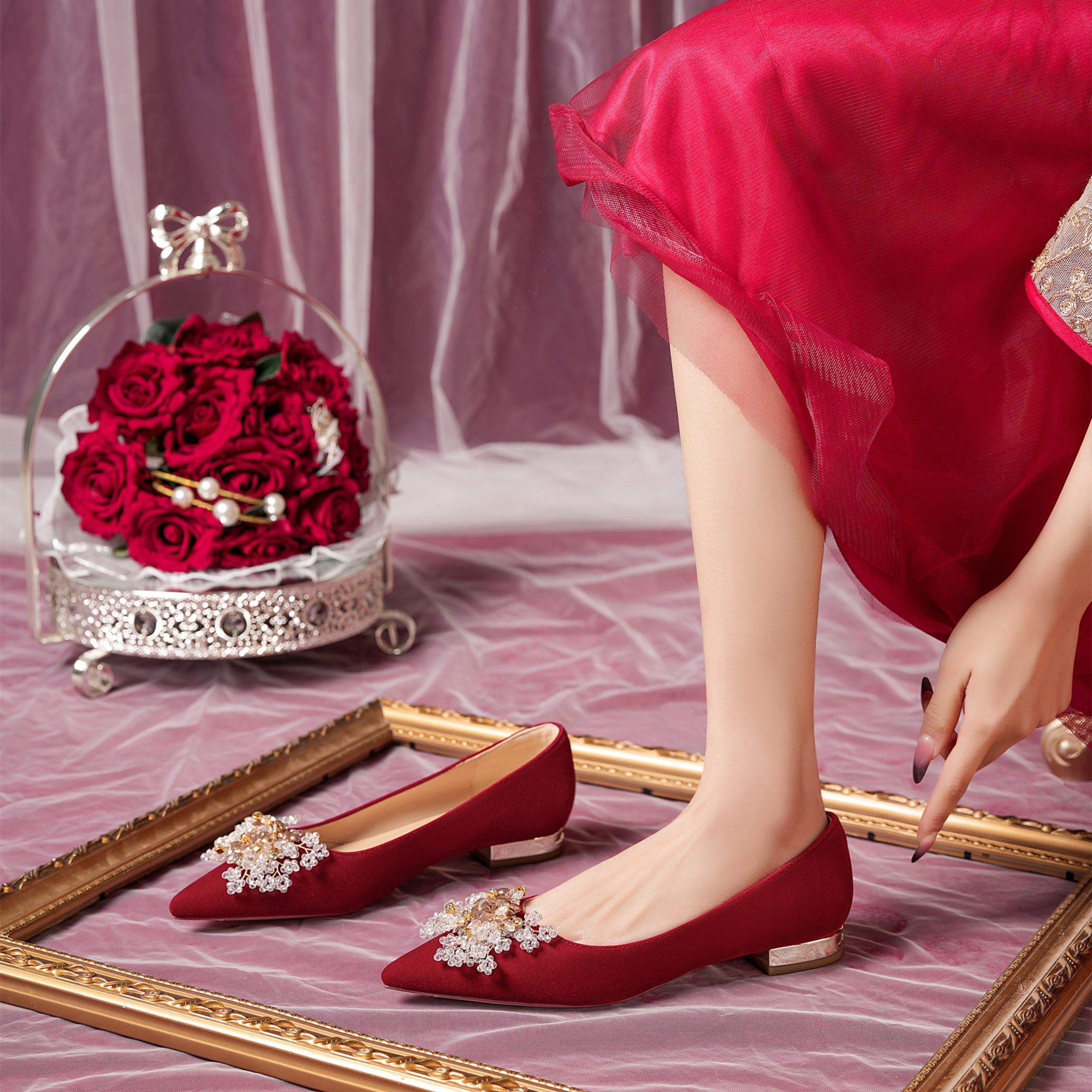 米悦红色婚鞋冬季女秀禾服新娘鞋孕妇可穿平底订婚结婚单鞋不累脚