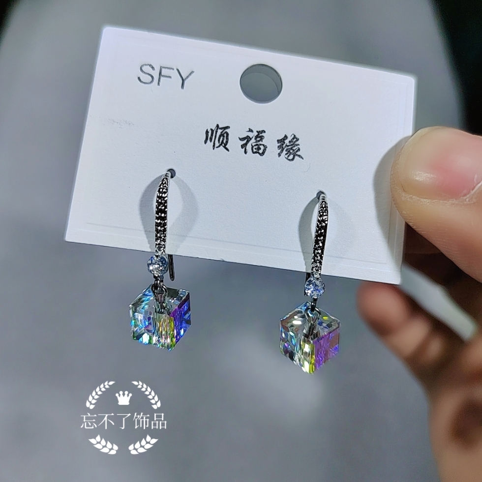 铜合金仿水晶耳饰 气质轻奢百搭简约超闪方糖耳环