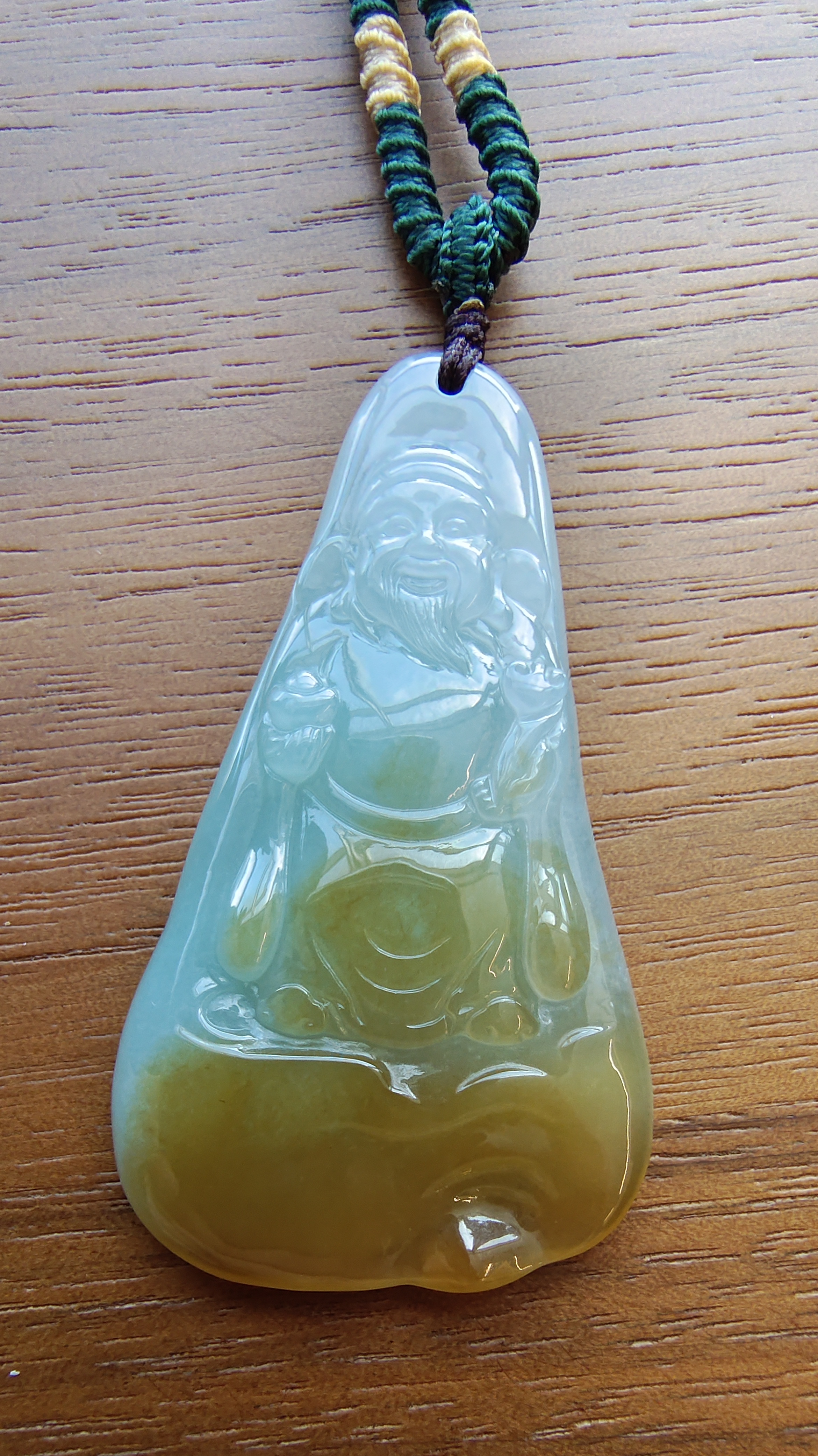 招财进宝，翡翠吊坠精雕女士精美飘绿