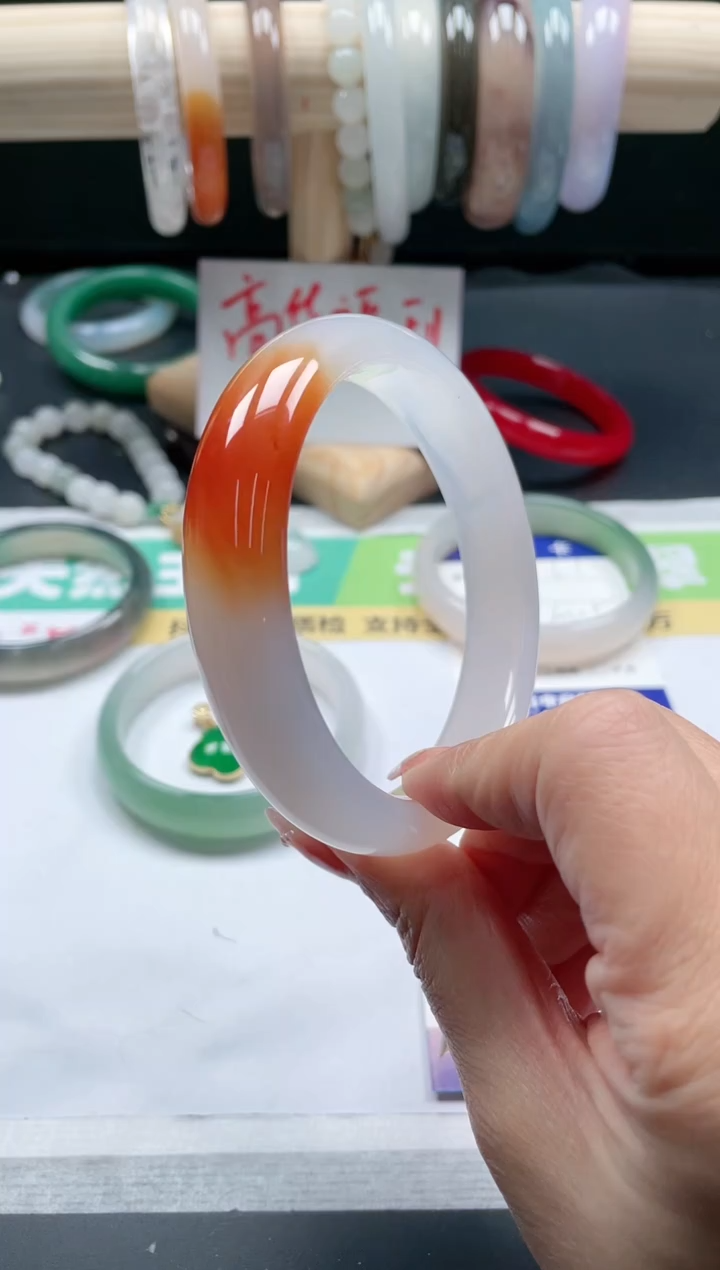 【闪购商品】石英质玉手镯未镶嵌62/66