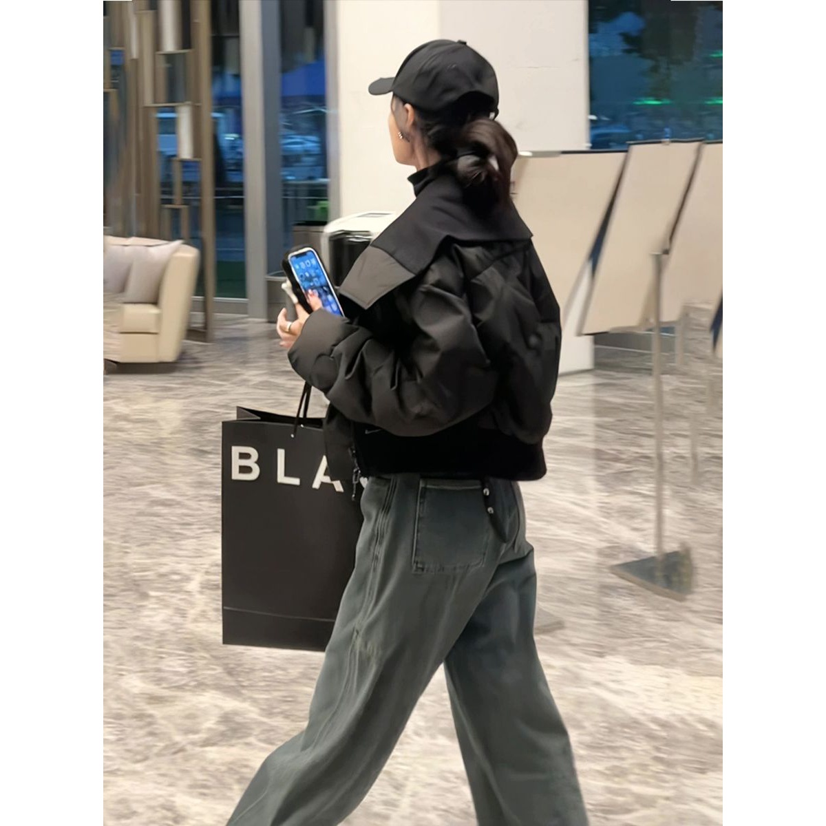 爆款羽绒服双特卖大翻领宽松休闲羽绒衣外套冬季新款同款款款