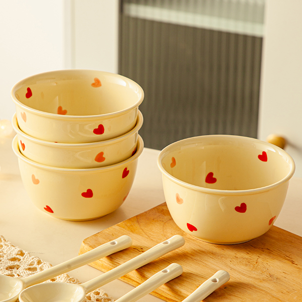 奶油桃心陶瓷4.5英寸碗4个装可爱家用碗米饭碗浪漫碗吃面碗ins