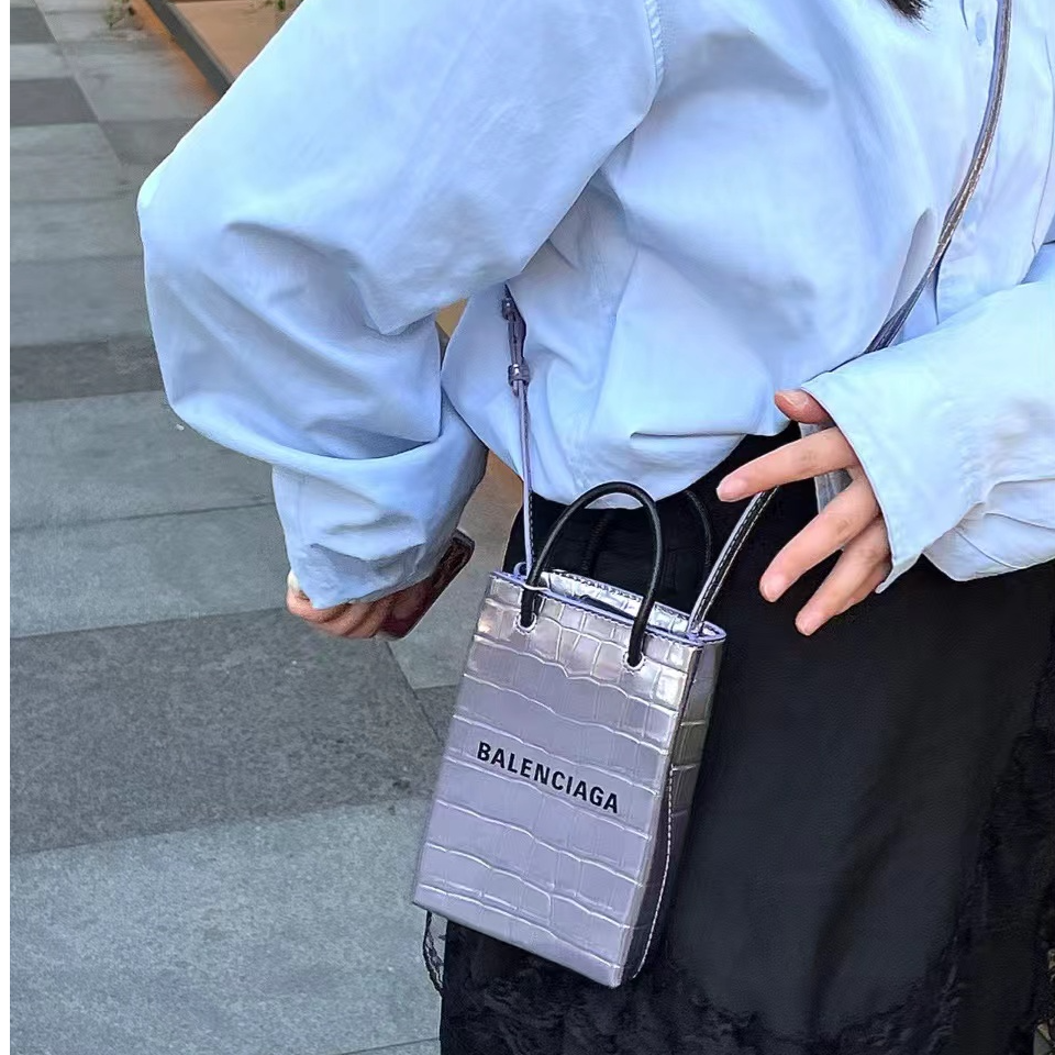 95新 Balenciaga/巴黎世家 CS4933/巴黎世家/冰紫色鳄压手机包
