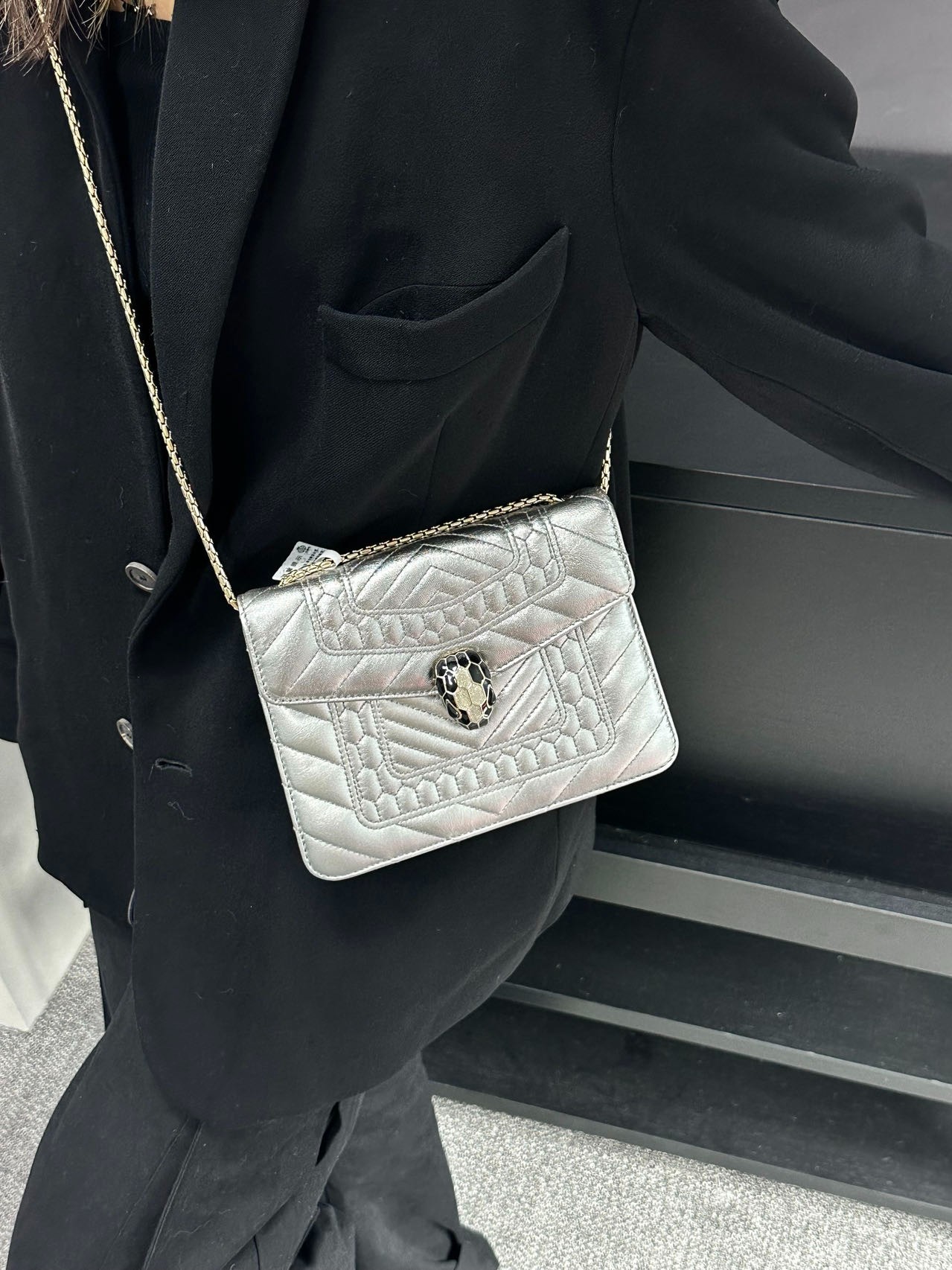 95新 BVLGARI/宝格丽 CS4382 银黑蛇头斜挎包