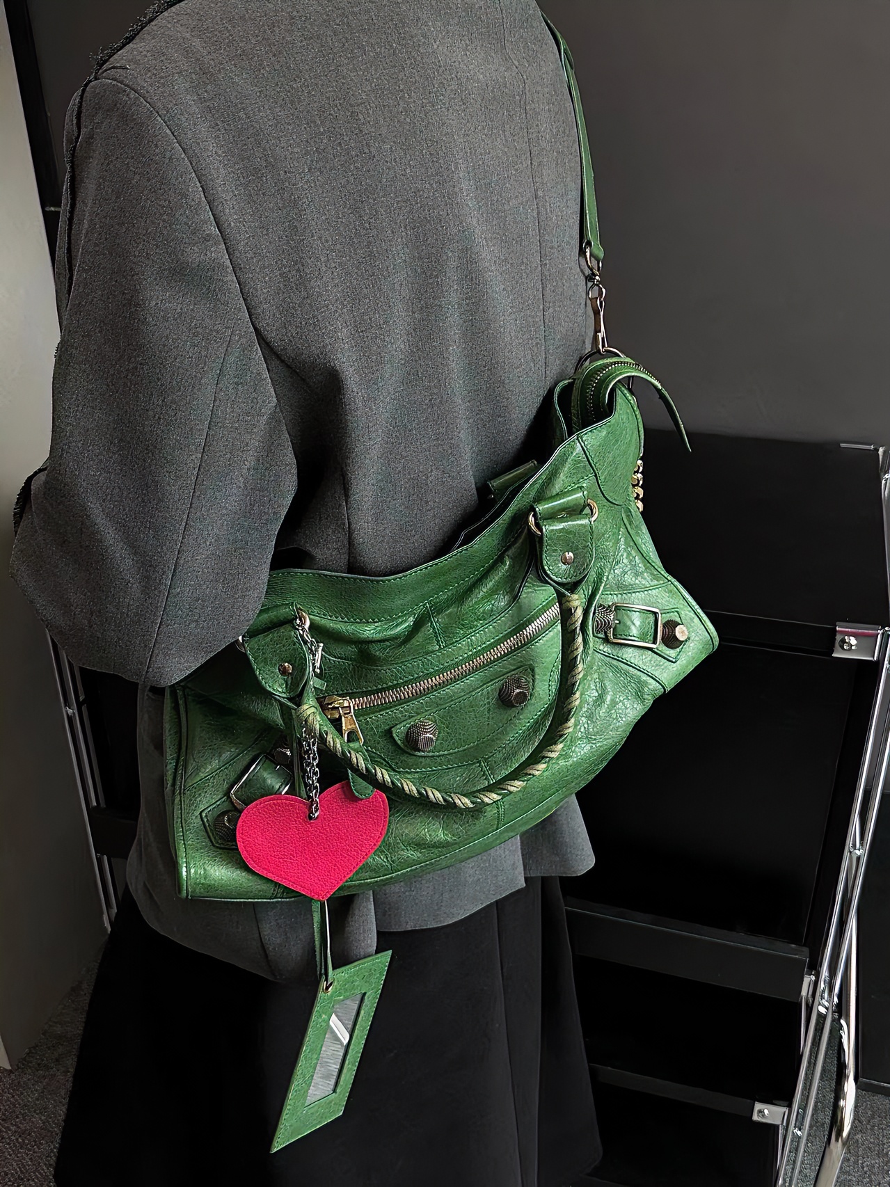 95新 Balenciaga/巴黎世家 CS4498/ 绿色菠萝钉中号机车