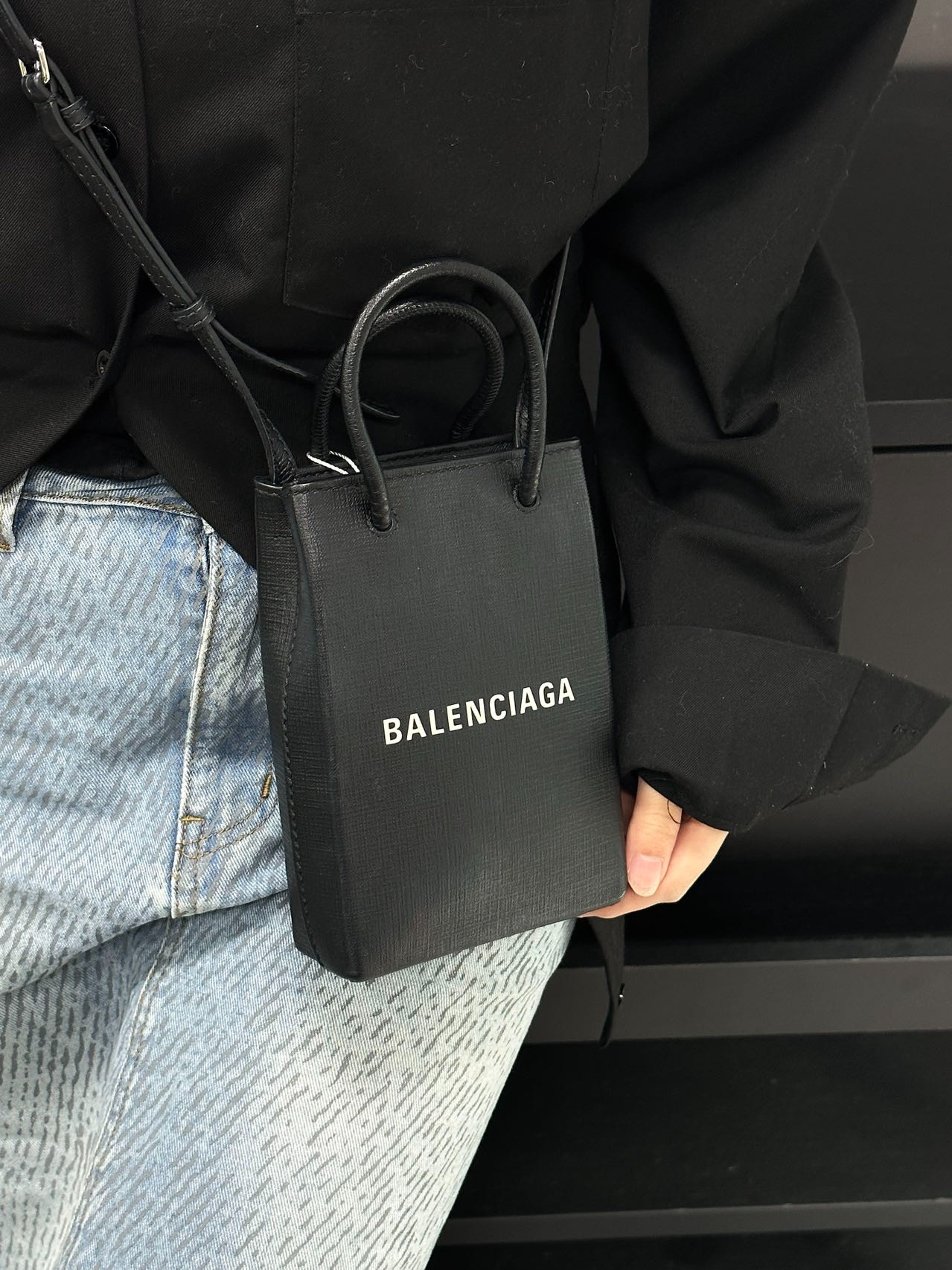 95新 Balenciaga/巴黎世家 CS4430/ 牙签纹黑底白logo小号购物袋