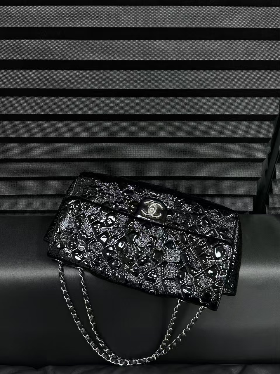 95新 Chanel/香奈儿 CS4977/Chanel 浮雕黑色漆皮银扣cf链条包