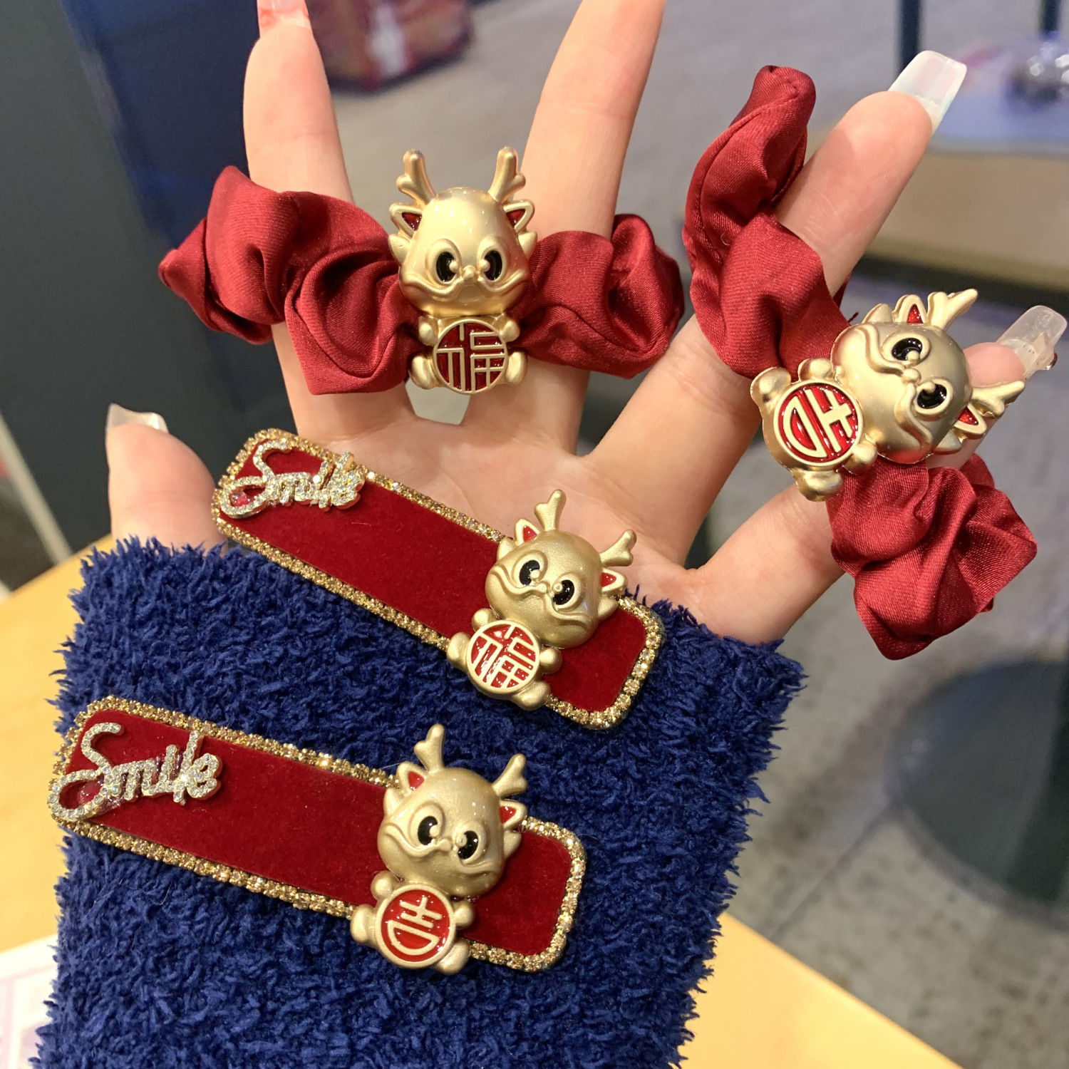 【小扬哥推荐】丝绒红发夹头绳新年发饰2024红色龙年生肖侧边夹刘