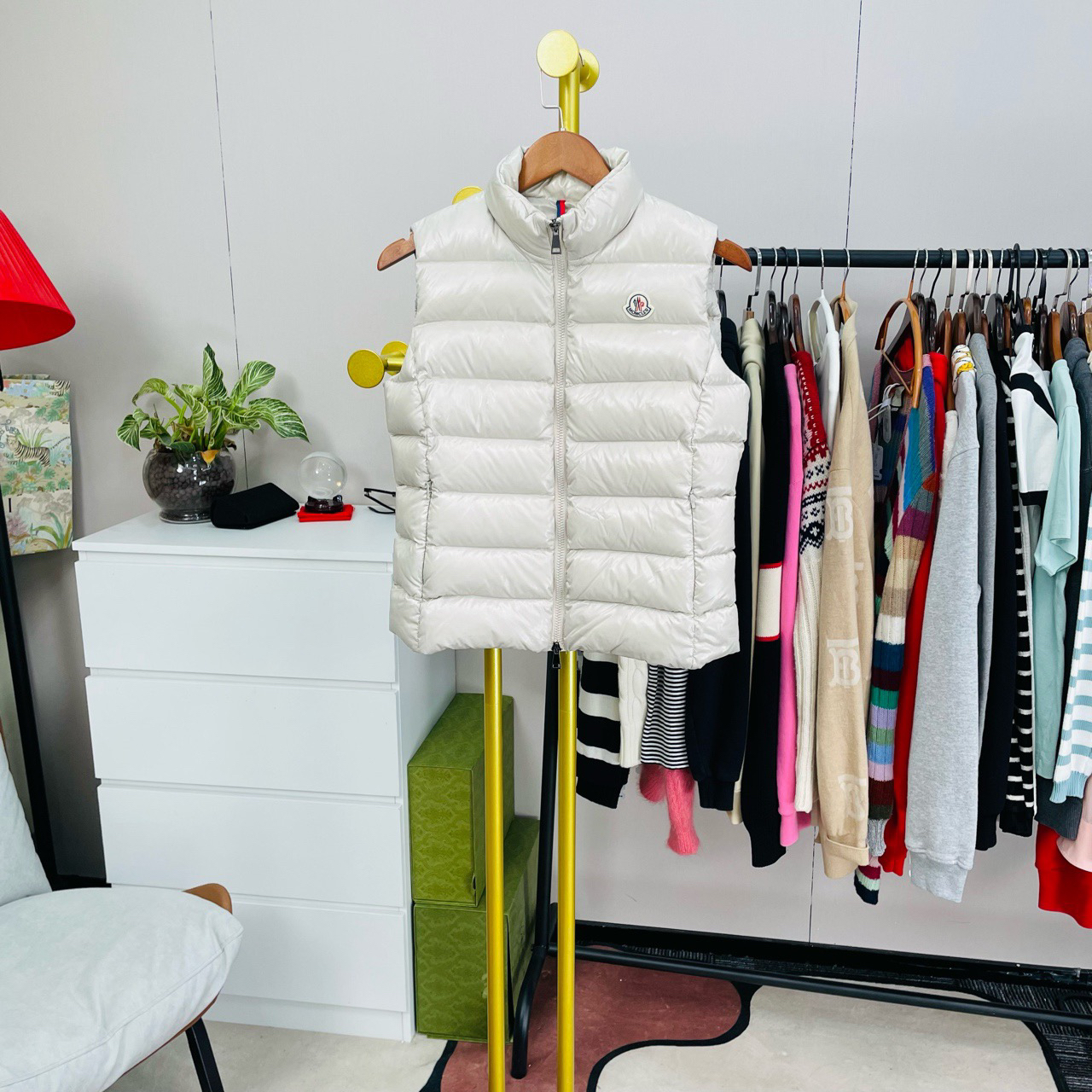 Moncler/蒙口 白色羽绒马甲 2码 99新（爆款）
