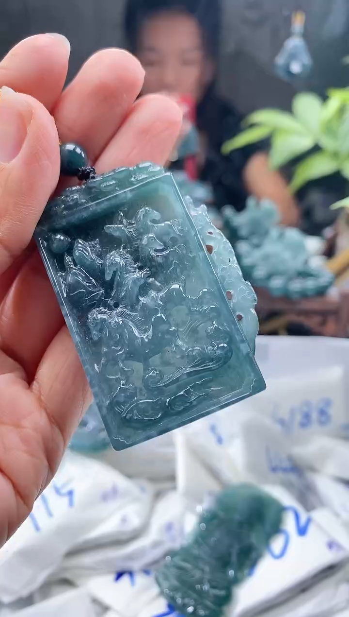 【闪购商品】翡翠颈饰未镶嵌翡翠
