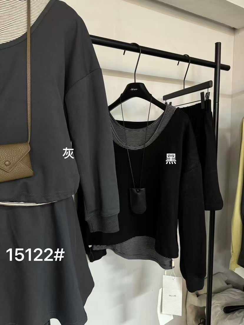 BLUE（15122#库）休闲气质百搭短款上衣   KC