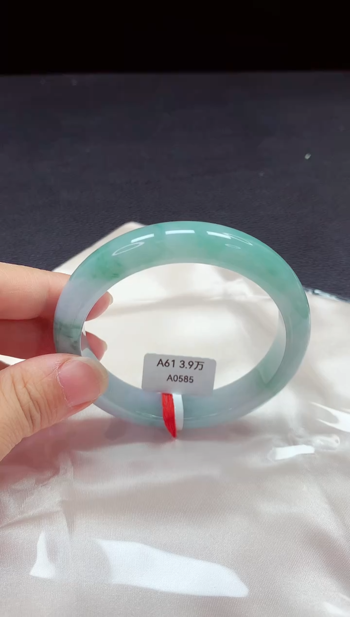【闪购商品】翡翠手镯未镶嵌镯子61+