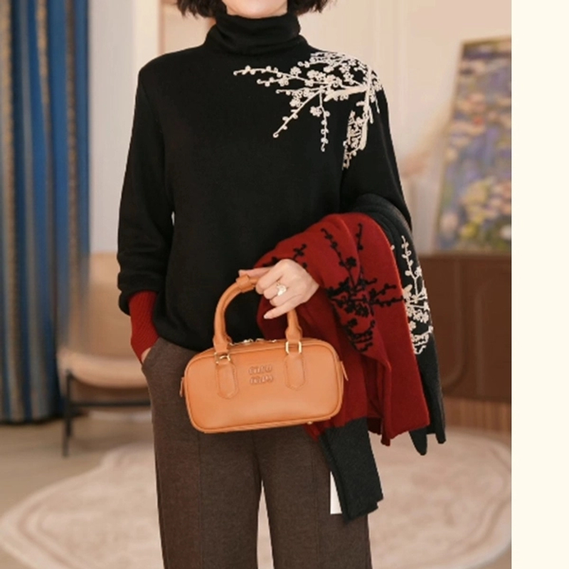 中年妈妈秋冬2025新款针织衫上衣服洋气中老年人高贵时尚打底小衫