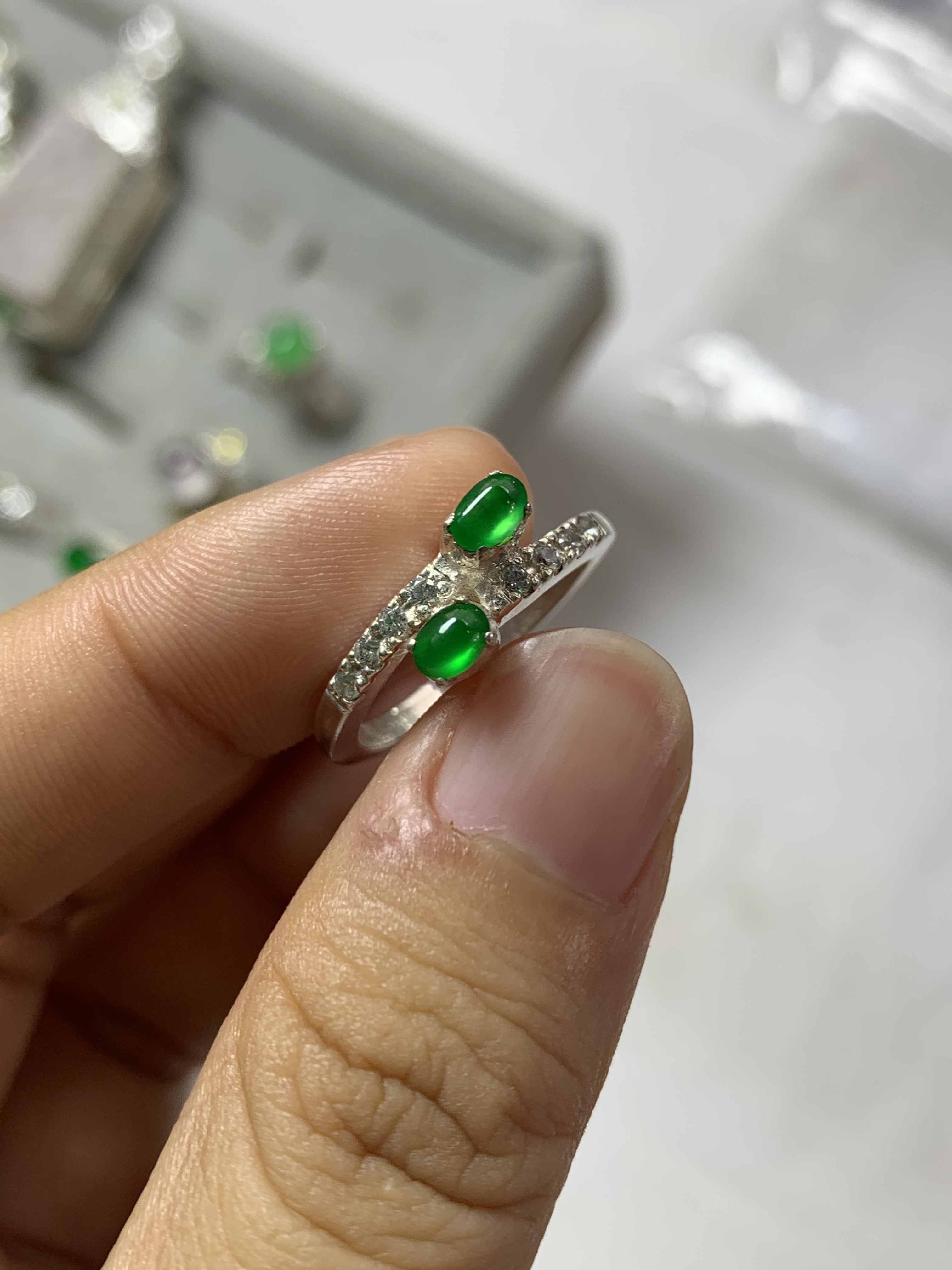 缅甸天然翡翠A货铜托镶嵌