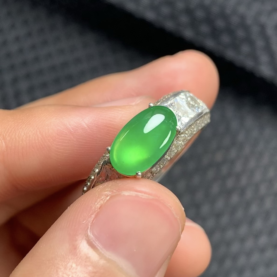 缅甸天然翡翠A货铜托镶嵌