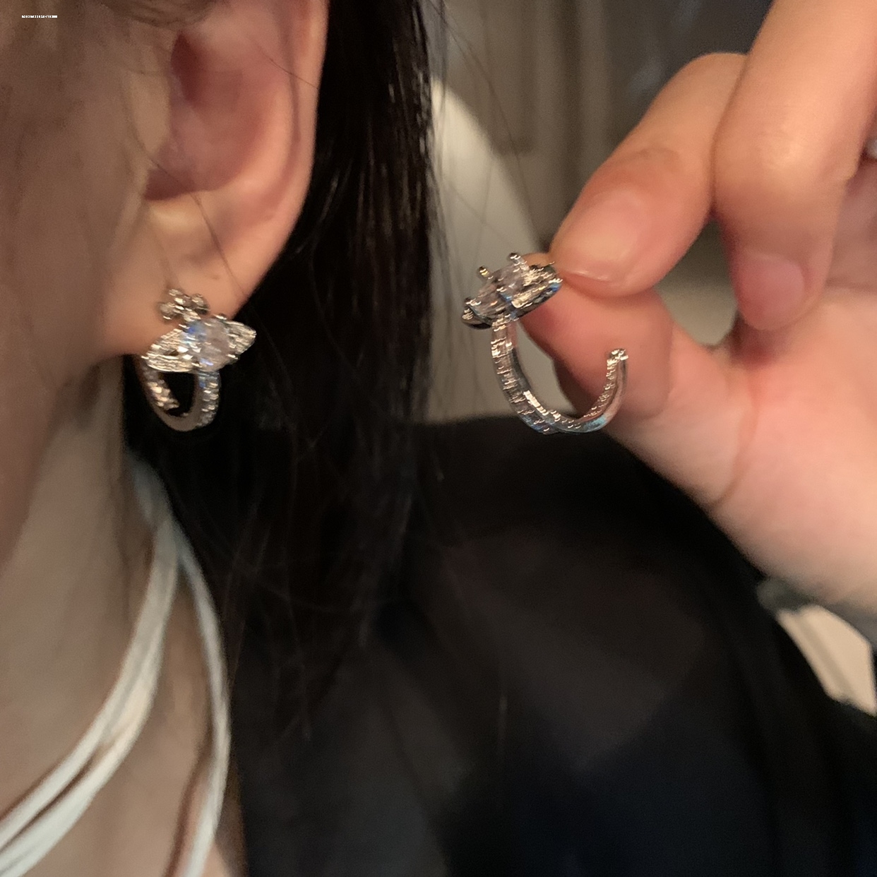 气质精致轻奢女小众耳饰新款个性潮水钻星球耳环简约显白网红时尚
