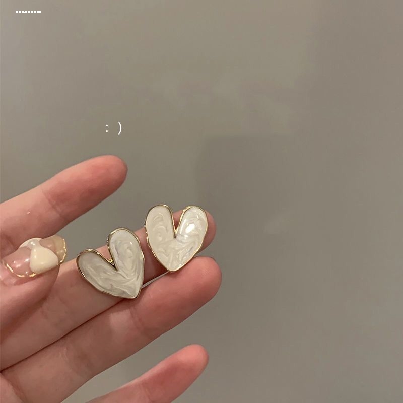 耳饰法式百搭滴油精致耳钉小巧流沙粉色饰品奶油气质爱心设计感